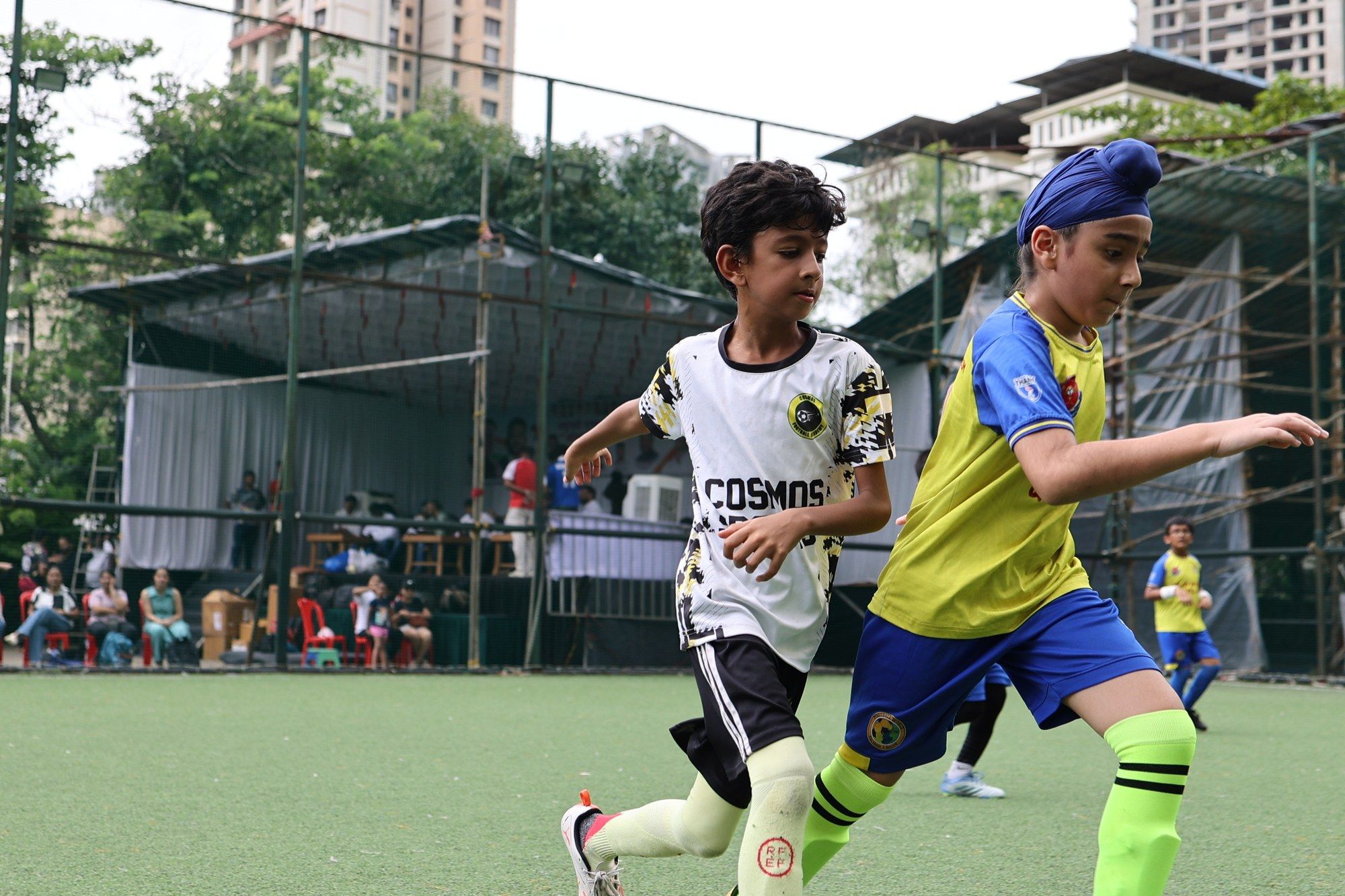 A Cosmos player and an opponent racing for the ball