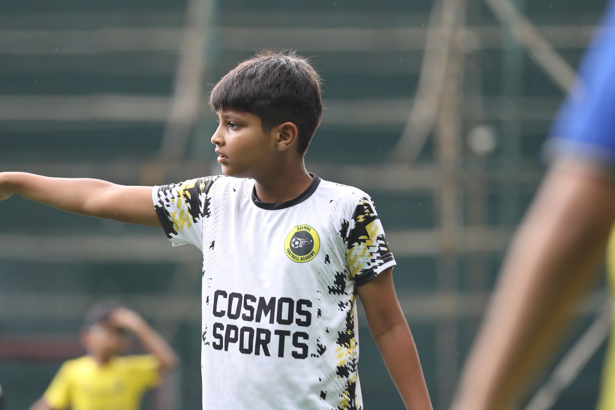 A player pointing across the pitch