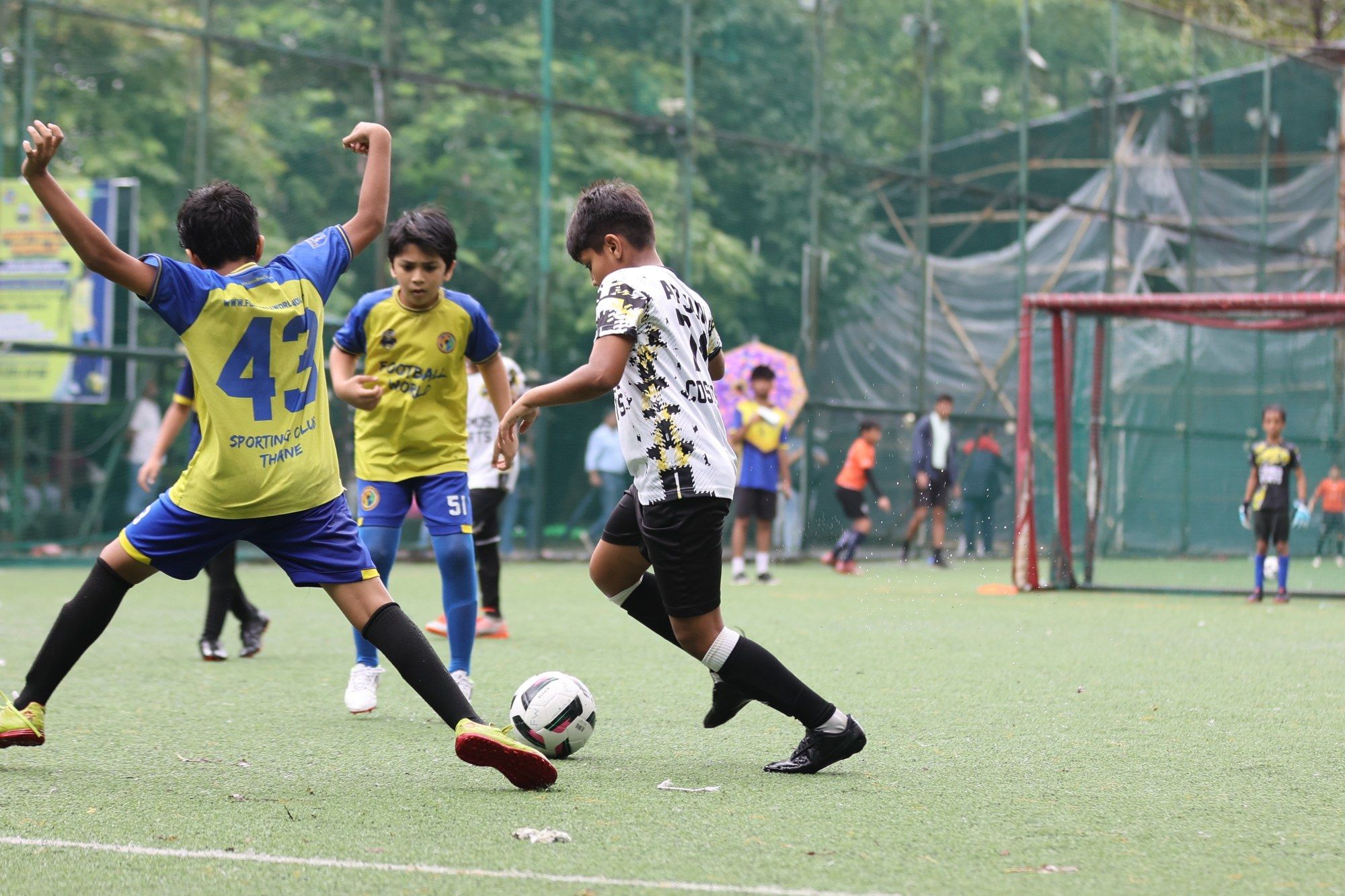 A challenge for the ball in the rain