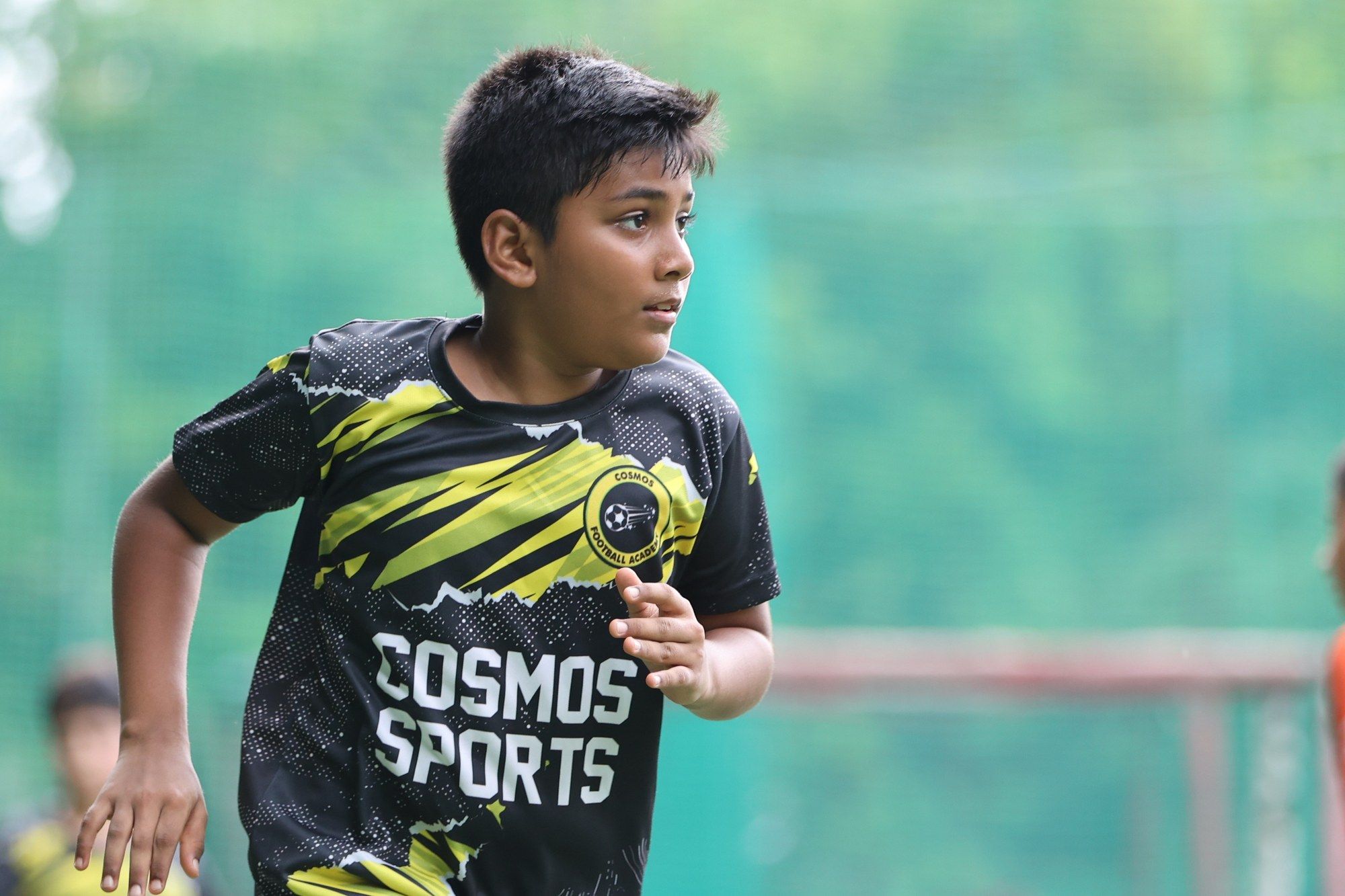 A player in the Cosmos kit turning his head