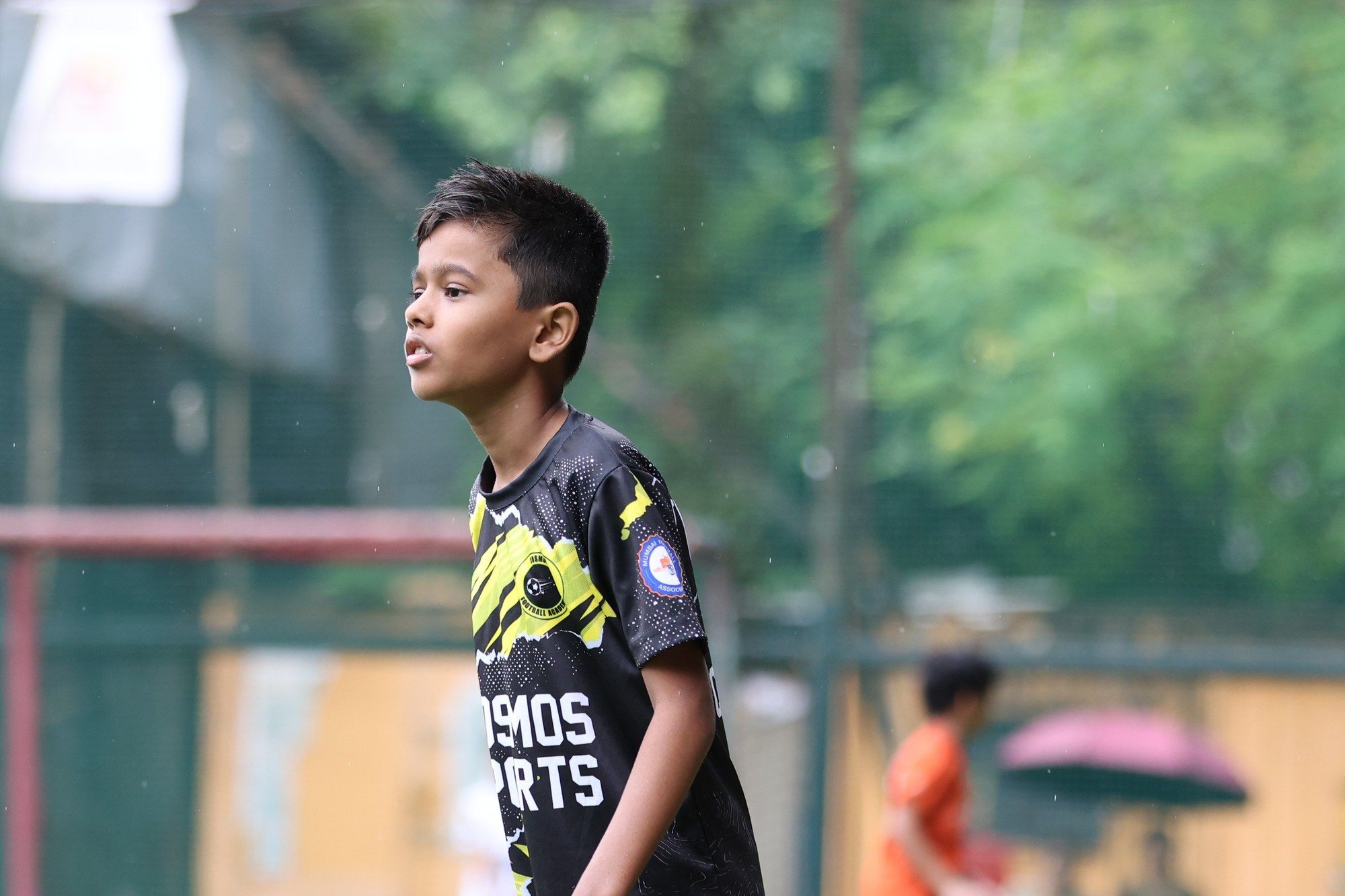 A player in profile on the pitch
